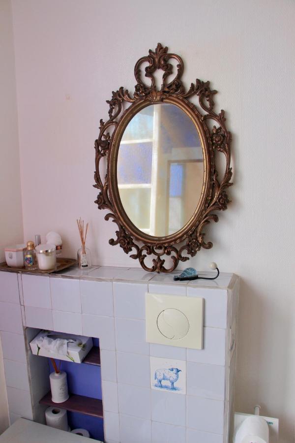 Grange Bleuet Bed & Breakfast อูเบแทร์-ซัวร์-ดรอนน์ ภายนอก รูปภาพ