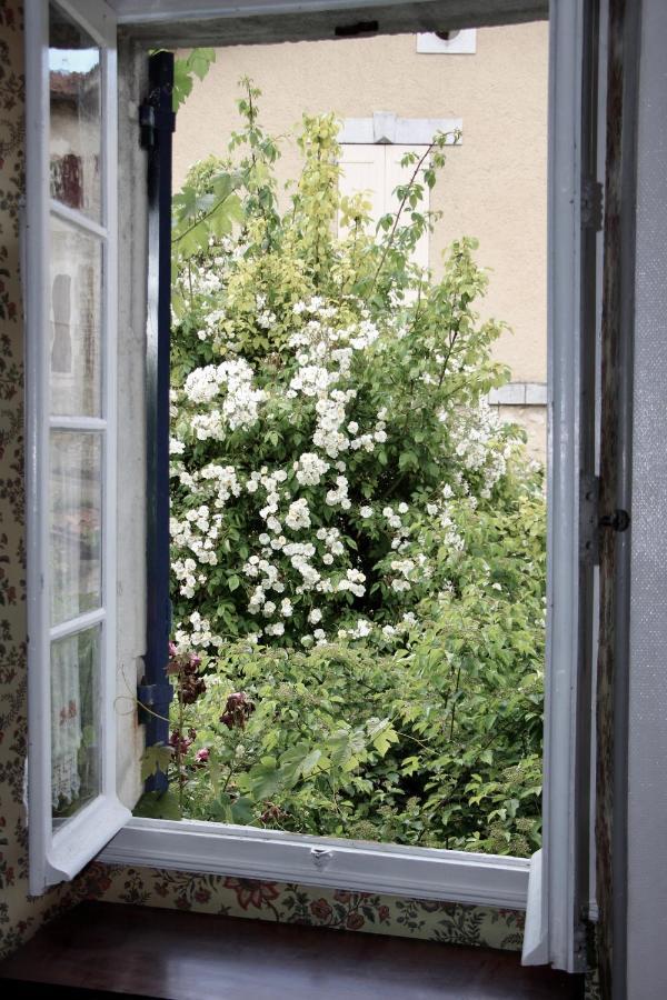 Grange Bleuet Bed & Breakfast อูเบแทร์-ซัวร์-ดรอนน์ ภายนอก รูปภาพ