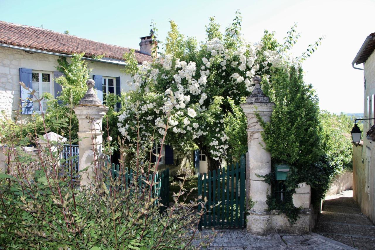 Grange Bleuet Bed & Breakfast อูเบแทร์-ซัวร์-ดรอนน์ ภายนอก รูปภาพ