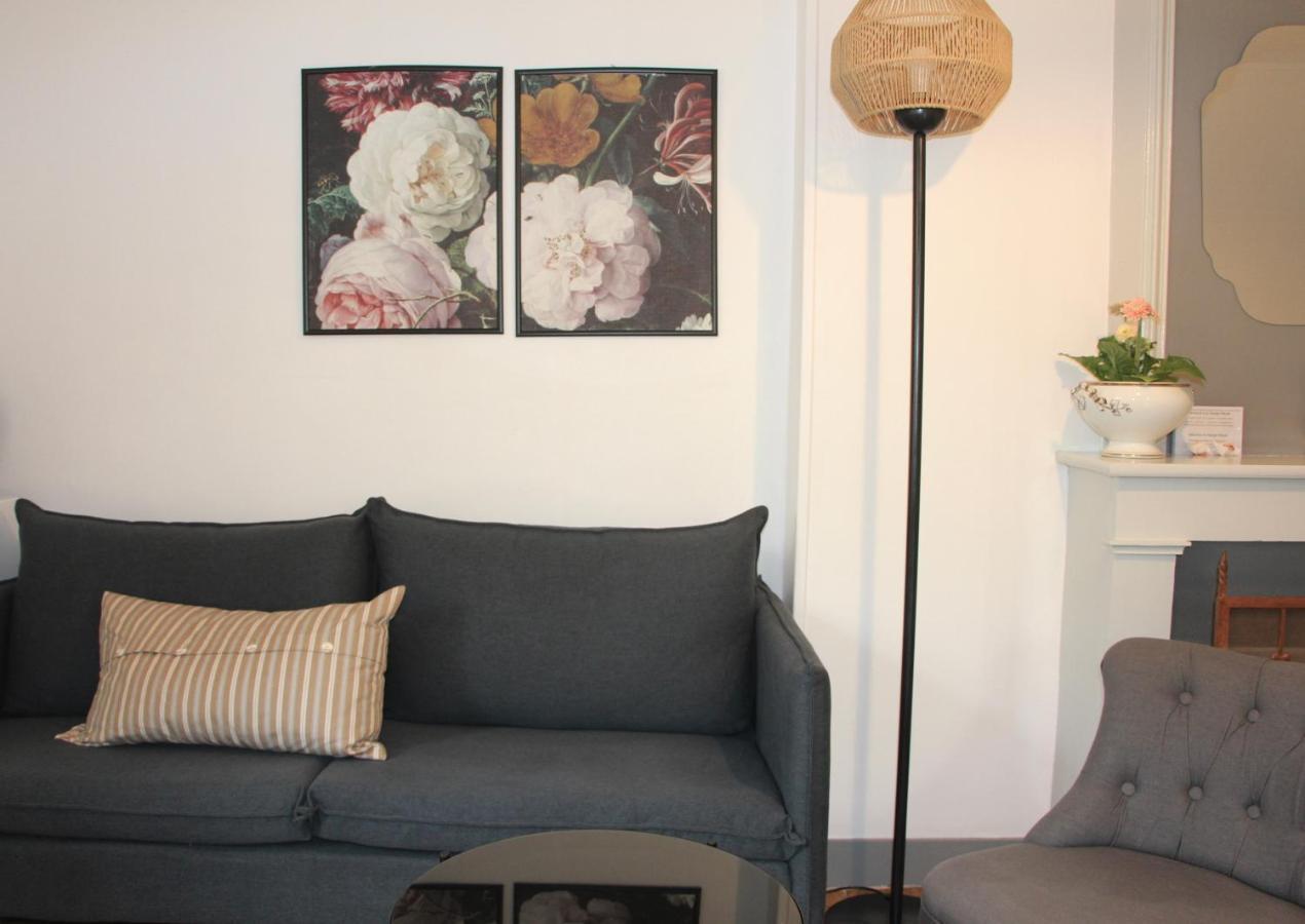 Grange Bleuet Bed & Breakfast อูเบแทร์-ซัวร์-ดรอนน์ ภายนอก รูปภาพ