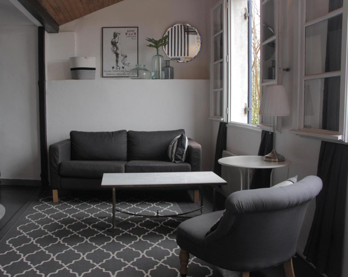 Grange Bleuet Bed & Breakfast อูเบแทร์-ซัวร์-ดรอนน์ ภายนอก รูปภาพ