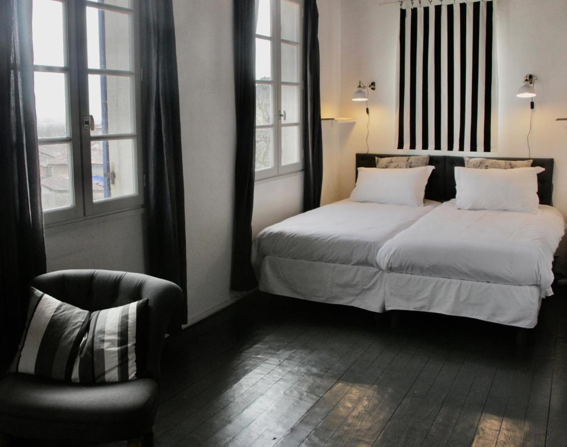 Grange Bleuet Bed & Breakfast อูเบแทร์-ซัวร์-ดรอนน์ ภายนอก รูปภาพ