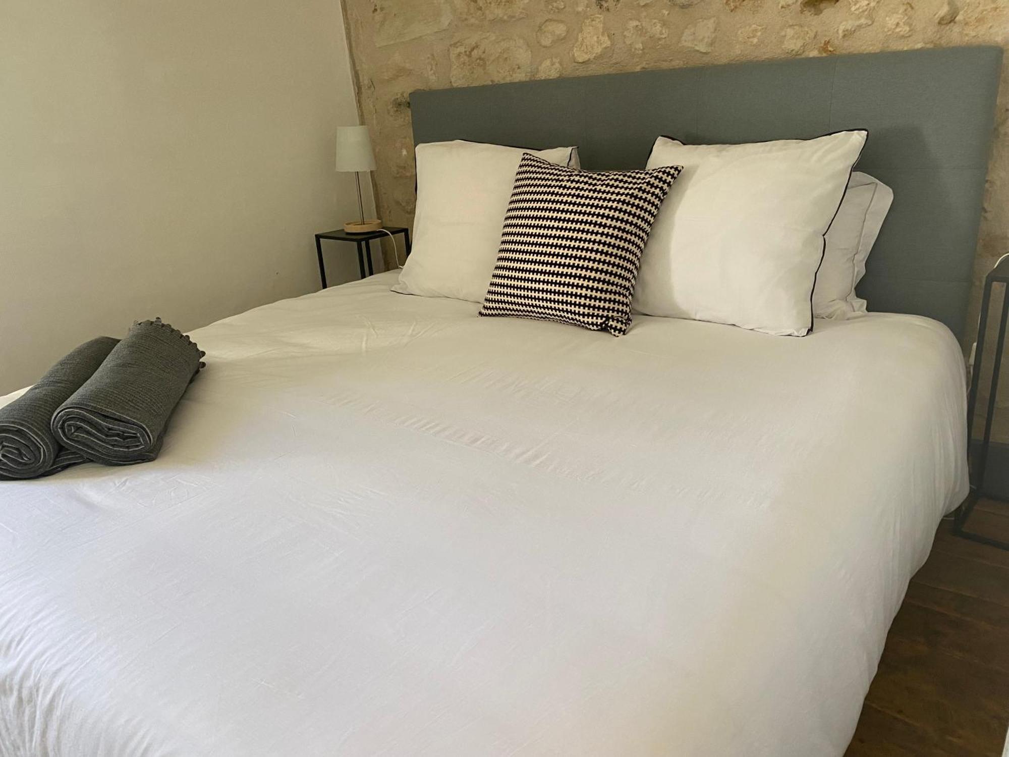 Grange Bleuet Bed & Breakfast อูเบแทร์-ซัวร์-ดรอนน์ ภายนอก รูปภาพ